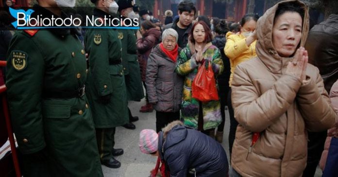 En China continúa la persecución, el gobierno prohíbe los «servicios en línea»
